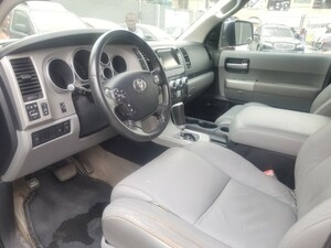 Toyota Sequoia 2010